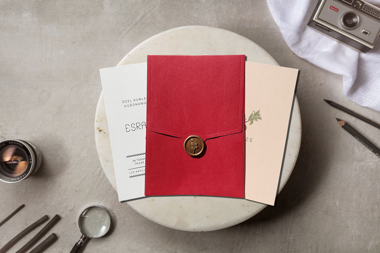 Kırmızı zarf - Mühürlü davetiye